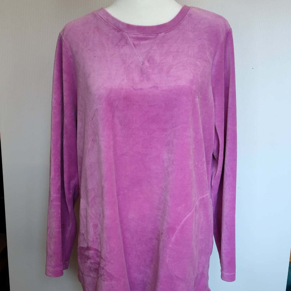 d&co pink, lilac long sleeved, crew neck velour tunic size M